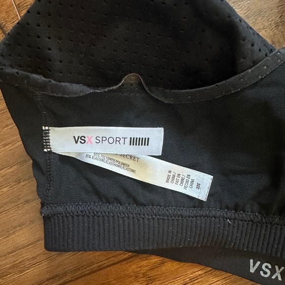 VSX Lightly Lined Sports Bra in size 32C - Picture 3 of 4